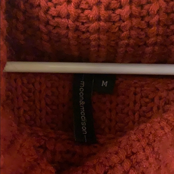 Cropped Sweater - Picture 3 of 4